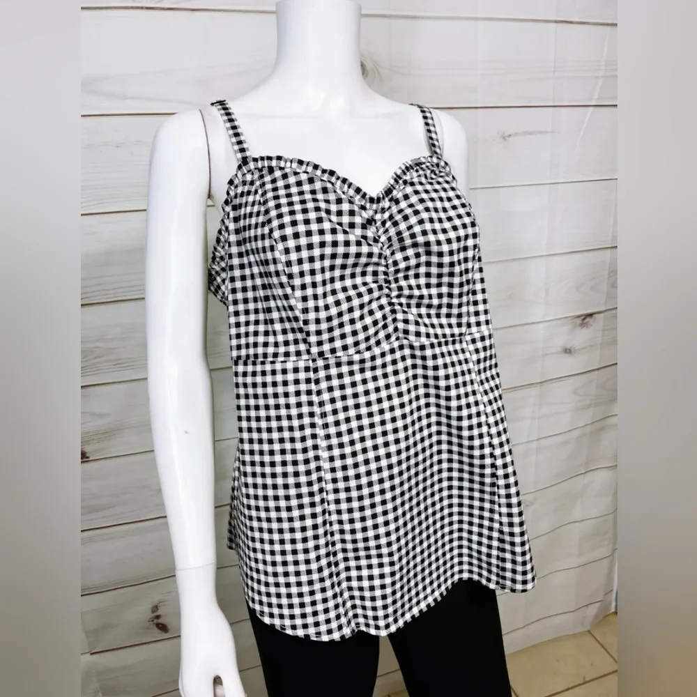 Torrid Womens Tank Top Size 3 White & Black Plaid Sleeveless Back Zip - Picture 2 of 5